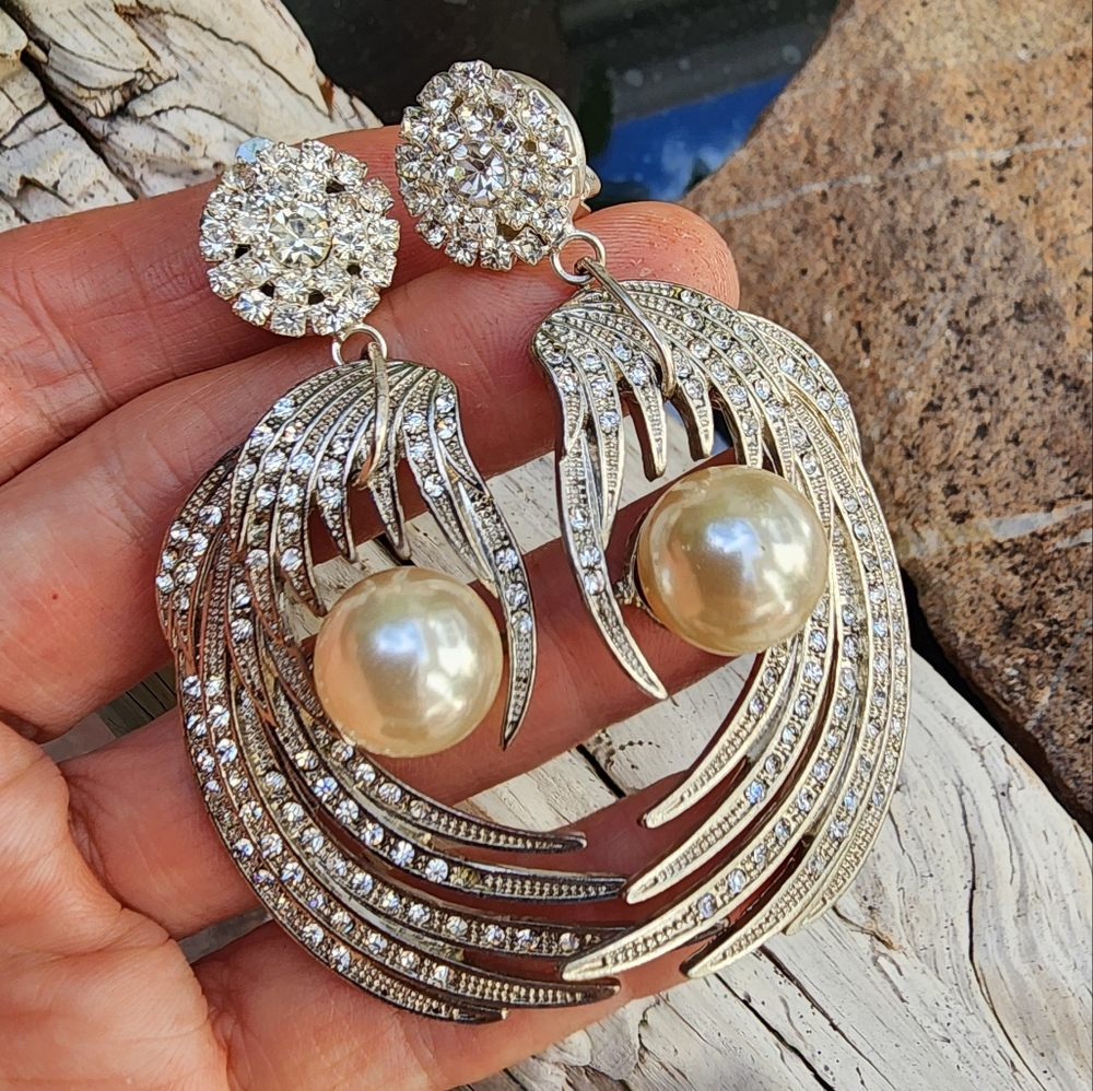 Earrings/Clips American Vintage Jewelry Faux Large Pearls White Crystals - Picture 6 of 15